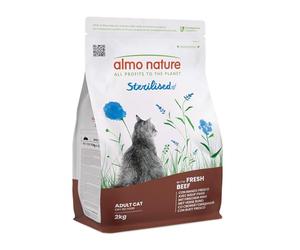 Almo Nature Sterilised - Croquetas para Gato Esterilizado con Ternera Fresca - Bajo Contenido de Magnesio y con Fibras para el Control de Peso - Bolsa de 2 kg