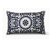 Almohada lumbar Fab Habitat para interior y exterior, hecha de hilo de poli ster reciclado. Resistente a las manchas, lavable a m quina. Incluye