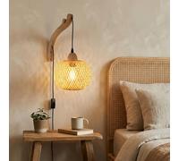 Alpinaluz Aplique de Pared E27 con Enchufe, Madera y Pantalla de Bambú | Soporte de madera 20 x 23 cm, pantalla Ø20 cm de bambú, cable con interruptor, rústico para salón o dormitorio