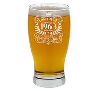 Always Looking Good Vaso de cerveza de 63 años grabado con texto en inglés "Aged to Perfection" de 63 años de edad, para 63 años, grabado de sidra, cerveza y tulipán