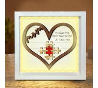 Amabery Letrero de rompecabezas personalizado para el día de la madre con luz LED personalizado Mom You Are the Piece That Holds Us Together, lámpara de placa de corazón, nombre de mamá e hijos