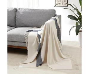 Amazon Basics Decorativa para habitación Manta arrullo, poliéster reciclado, 127 x 152 cm, Marfil con diseño de cuadros cruzados azules