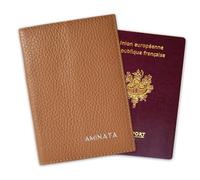 Amikado - Funda para pasaporte de piel con nombre, Negro , 13.5 x 9.5 cm, Clásico