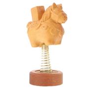 Amosfun Figura de Caballo Mecedor de Madera Natural con Campana, Mini Estatua Feng Shui para Escritorio, Adorno Decorativo del Zodíaco Chino, Adecuado para Oficina y Decoración Hogareña