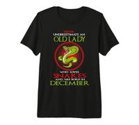 An Old Lady Who Loves Snakes Was Born In December Birthday Camiseta Premium