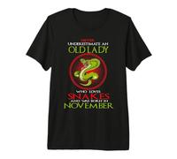An Old Lady Who Loves Snakes Was Born In November Birthday Camiseta Premium