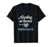 Analógico en el corazón en un mundo digital Cursivo Pixel Art Camiseta