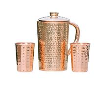 Ancient Impex Jarra martillada de cobre puro con dos tazas de cobre para almacenar y beber agua, jarra ayurvédica de cobre puro martillado con capacidad de 56 onzas líquidas, con tapa a juego y dos