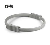 Anillo de pilates gris para mujer con agarre antideslizante, tonificación de piernas, ejercicio del