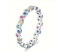 Anillo minimalista de banda chapado en plata con circonitas que representan de . con atuendos diarios, accesorios de un regalo ideal para familiares, o amantes.