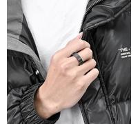 Anillo para hombre de acero inoxidable, anillo de fibra de carbono para hombre con patrón geométrico acanalado 7 mm de acero inoxidable, plata y negro, Sin piedras preciosas