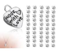 AOYEGIC 50 piezas de colgantes de corazón,colgantes de corazón de artesanía de metal vintage,mini dije antiguo,accesorios de joyería,botones hechos a mano,etiqueta con Made with Love(plata antigua)