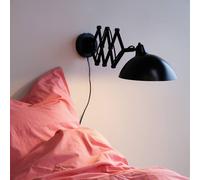 Aplique de pared Dyberg Larsen Futura con brazo en forma de tijera