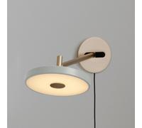 Aplique de pared LED UMAGE Asteria Long, verde oliva/latón, con enchufe EC:EPREL:1762866