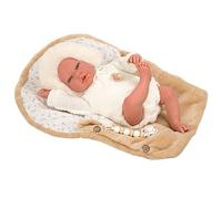 ARIAS - Muñeca Reborn Alejandra de 40 cm, Vestida de Invierno con ropita Blanca y Capucha de pelito, Manta Beige con Flores, bebé con Cuerpo de Vinyl, Chupete y chupetero, +3 años (ARI98146)