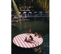 ASEXCE OLGNBY Slim Aarons Fotografía Arte de pared Carteles y grabados vintage juegan en el agua Pintura en lienzo Cuadros estéticos para la decoración del hogar 50x70cmx1 sin marco