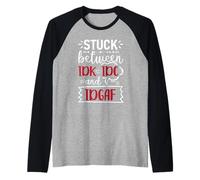 Atrapado Entre IDK IDC e Idgaf Funny Camiseta Manga Raglan
