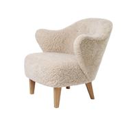 Audo Copenhagen Butaca Ingeborg Piel de oveja moonlight. patas roble natural