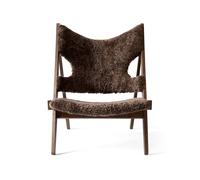 Audo Copenhagen Butaca Lounge Knitting Piel de oveja curly root marrón oscuro. base de roble teñido de oscuro