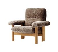 Audo Copenhagen Sillón Brasilia Natural oak-Sahara sheepskin curly