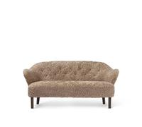 Audo Copenhagen Sofá de 2.5 plazas Ingeborg Piel de oveja sahara. patas roble ahumado