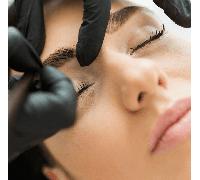 Augenbrauen & Wimpern färben