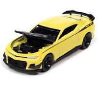 Auto World 64352-AWSP094B Chevy Camaro Nickey ZL1 1LE Shock Yellow 2019 con capucha negra mate y rayas Modern Muscle Edición limitada a 14670 piezas en todo el mundo 1/64 Diecast Model Car
