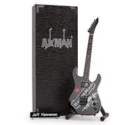 Axman Réplica de guitarra en miniatura de Jeff Hanneman, regalos musicales, hecha a mano, escala 1/4, incluye una caja de exhibición, etiqueta de nombre y soporte de guitarra en miniatura