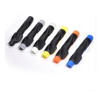 Ayuda para la preparación del swing para golfistas que buscan construir confianza en el agarre a través de la orientación física en los ejes del palo durante el calentamiento y los ejercicios de