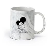 AYUEHBN cerámica Taza de té Cita inspiradora sobre el peinado de una chica africana con gafas （11oz/320ml） Ideal para el hogar, la oficina, cafeterías, ideas de regalo Negro mármol