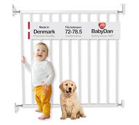 BabyDan No se tropieza, cubre aberturas de entre 72 y 78,5 cm/28,4 a 30,9 pulgadas, puerta básica para escaleras, puertas para bebés o puertas de seguridad, de metal, blancas, fabricadas en Dinamarca (puerta para mascotas o puertas para perros)