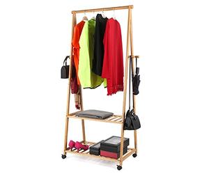BAKAJI - Perchero de madera de bambú para dormitorio, entrada con ruedas giratorias, 2 estantes, barra para perchas y ganchos laterales, dimensiones 70 x 33 x 153 cm, color bambú natural