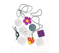 Baker Ross- Collares con Colgante con Efecto Cristal Tintado (Pack de 12) -Manualidades infantiles para decorar