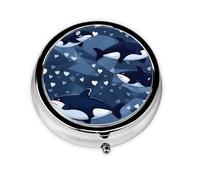 Ballena asesina azul. Este pequeño pastillero redondo es un organizador portátil de medicamentos de viaje con tres compartimentos para almacenar medicamentos diarios.