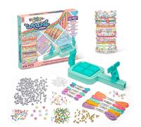 Bandai CD0164 - Kit de creación de Pulseras de Amistad - Estuche de 648 Piezas - 20 proyectos DIY - Macramé, Perlas, Hilos de Colores - Regalo Creativo - Juguete Infantil de 8 años y +