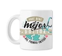 BAOBAB REGALOS Médico Taza original de café para regalar a trabajador sanitario con frase y dibujo, ideal desayuno. Cerámica blanca - Aquí bebe el mejor Doctor del mundo entero