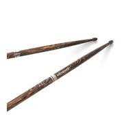 Baquetas ProMark - Baqueta Larnell Lewis Signature FireGrain 5AB - Juego de baquetas - Punta redonda de madera grande - Nogal americano con acabado lacado - 1 par