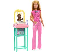 Barbie Pediatra Muñeca, muñeca de moda rubia con uniforme de médico rosa, un muñeco bebé con accesorios y muebles de bebé, JCR72