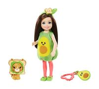 Barbie Chelsea Disfraz de Aguacate, Muñeca con Accesorios (Mattel Gjw31)