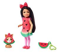 Barbie Chelsea Disfraz de Sandía, Muñeca Morena con Accesorios y Mascota (Mattel Ghv71)