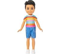 Barbie Club Chelsea Koji, muñeco pequeño de 15,24cm con Pelo castaño, Camiseta con Estampado de Rayas, Pantalones Cortos y Zapatos extraíbles, JJB36