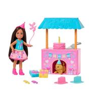 Barbie Family & Friends Club Chelsea Fiesta de cumpleaños Sorpresa, Conjunto de Juego con muñeca pequeña Chelsea (Morena), caseta de Perro transformable y más de 10 Accesorios, JJB41