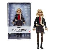 Barbie Dr. Who Ruby Sunday Muñeca Coleccionable Inspirada en la 14.ª Temporada de la Serie, con peana para la muñeca y Certificado de autenticidad, HRM78
