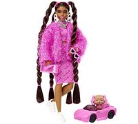Barbie Extra Traje Logo Años 80 Muñeca Morena articulada con Trenzas, Accesorios de Moda y Mascota, Juguete +3 años (Mattel HHN06)