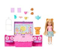 Barbie Family & Friends Club Chelsea Fiesta del té, Conjunto de Juego desplegable con muñeca pequeña Rubia, Cesta de pícnic transformable y más de 10 Accesorios, JJB40