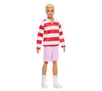 Barbie Fashionistas Ken Muñeco n. 241 rubio con un polo de rayas rojas y blancas, pantalones cortos rosas, calcetines blancos y zapatillas deportivas, HYV01