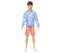 Barbie Fashionistas Ken Muñeco n. 219 con Cuerpo Delgado y Camiseta de Manga Larga con Estampado Rosa y Azul y Pantalones Cortos Rosas Intercambiables - para niños y niñas + 3 años, HRH24