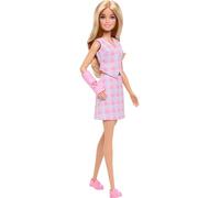 Barbie Fashionistas Muñeca n.º 243 con pelo rubio, look a cuadros | Con escayola rosa en el brazo, conjunto de cuadros y mocasines rosas, JJN56