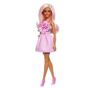Barbie Fashionistas n. 238 Muñeca con pelo rosa pastel, vestido sin tirantes con corpiño de rosas, pasador de perlas y tacones de tiras rosas, HYT94