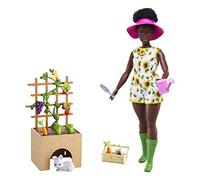 Barbie Jardinería Muñeca con Tienda y Accesorios de Juguete para Plantar, Regalo para niñas y niños +3 años (Mattel HCD45)